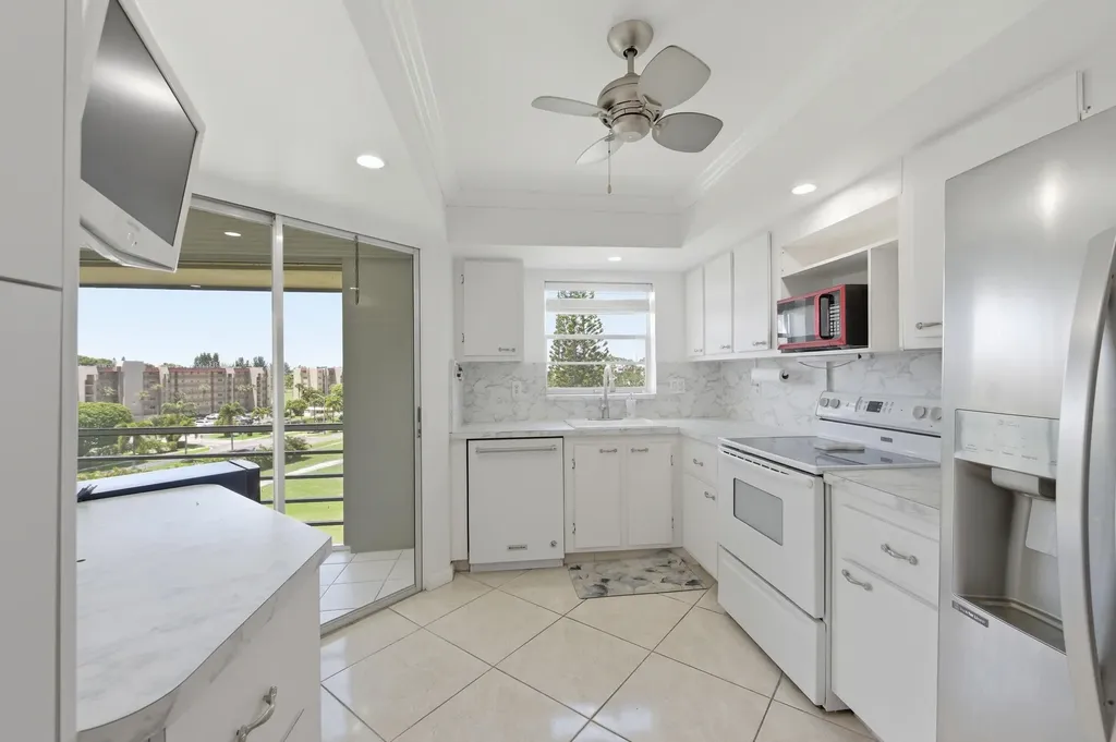 3836 Via Poinciana Greenacres FL 33467
