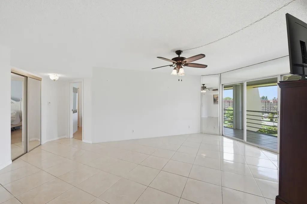 3836 Via Poinciana Greenacres FL 33467