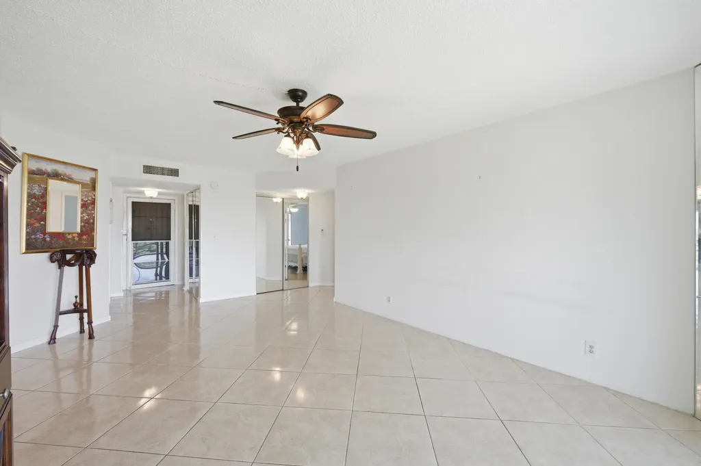 3836 Via Poinciana Greenacres FL 33467