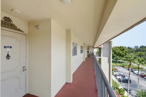 3836 Via Poinciana Greenacres FL 33467