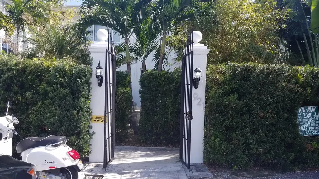 3921 N Meridian Avenue Miami Beach FL 33140