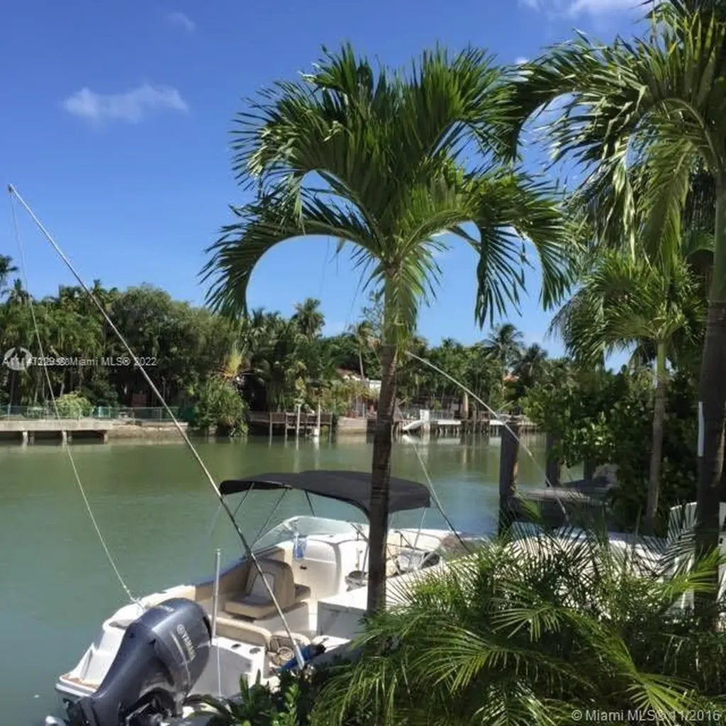 3921 N Meridian Avenue Miami Beach FL 33140