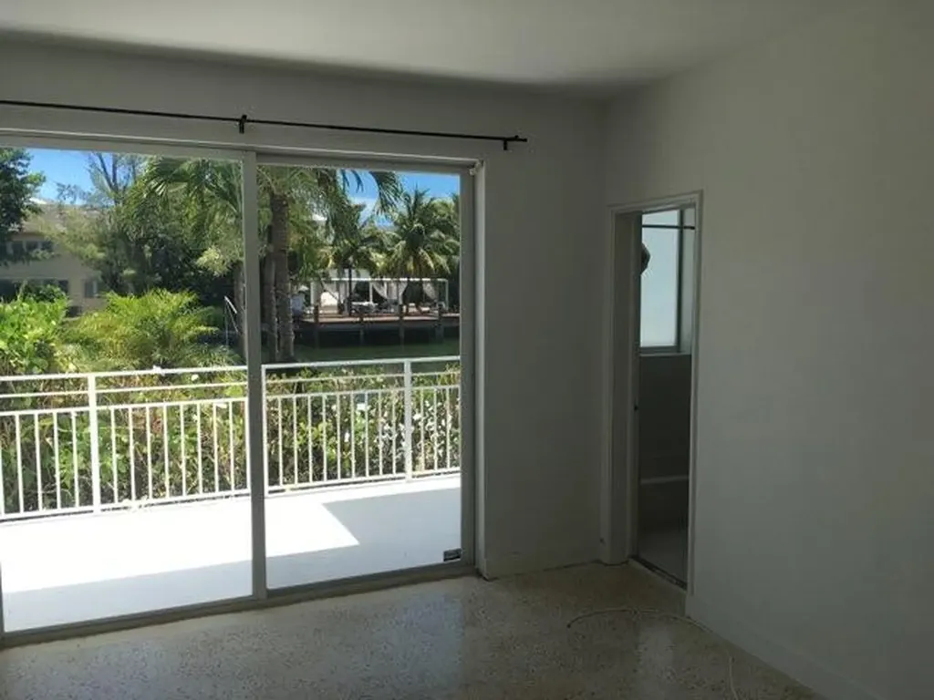 3921 N Meridian Avenue Miami Beach FL 33140