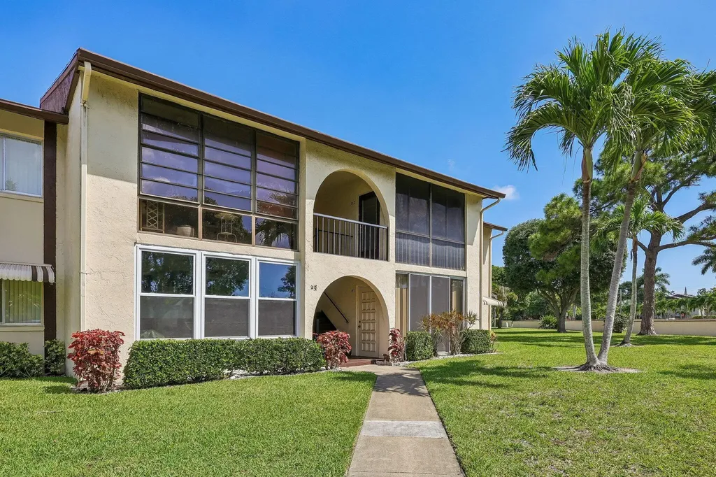 5773 La Paseos Drive Greenacres FL 33463