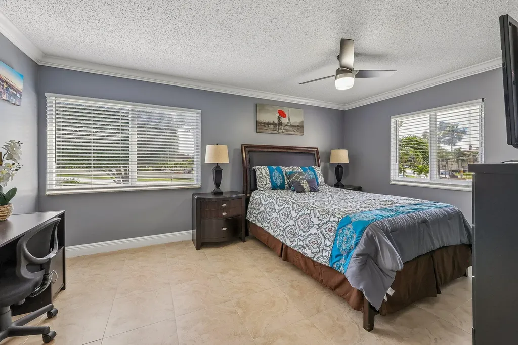 5773 La Paseos Drive Greenacres FL 33463