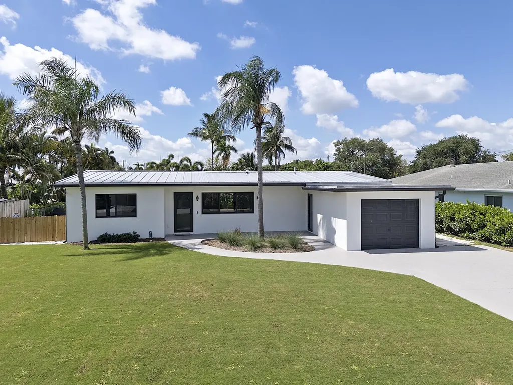 1510 Carandis Circle Lake Clarke Shores FL 33406