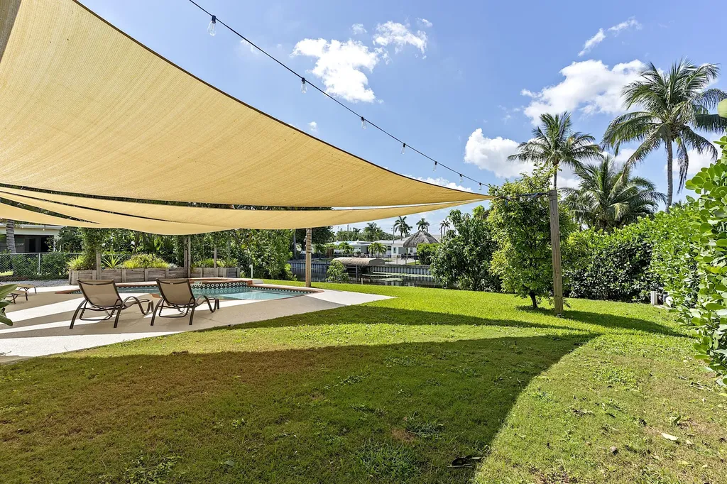 1510 Carandis Circle Lake Clarke Shores FL 33406