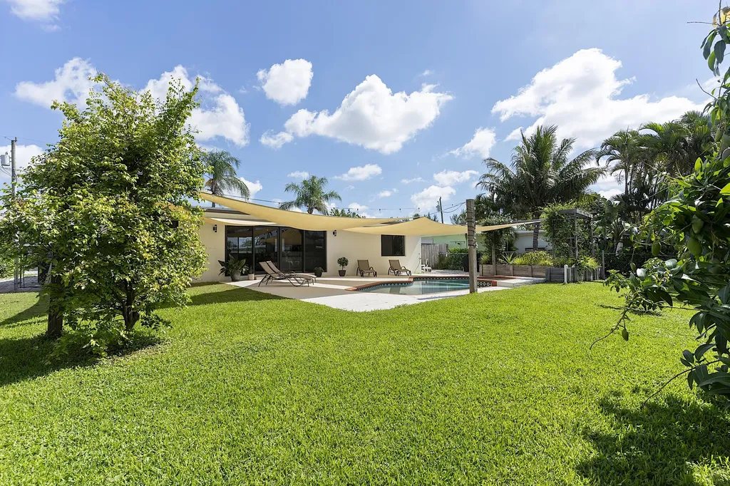 1510 Carandis Circle Lake Clarke Shores FL 33406