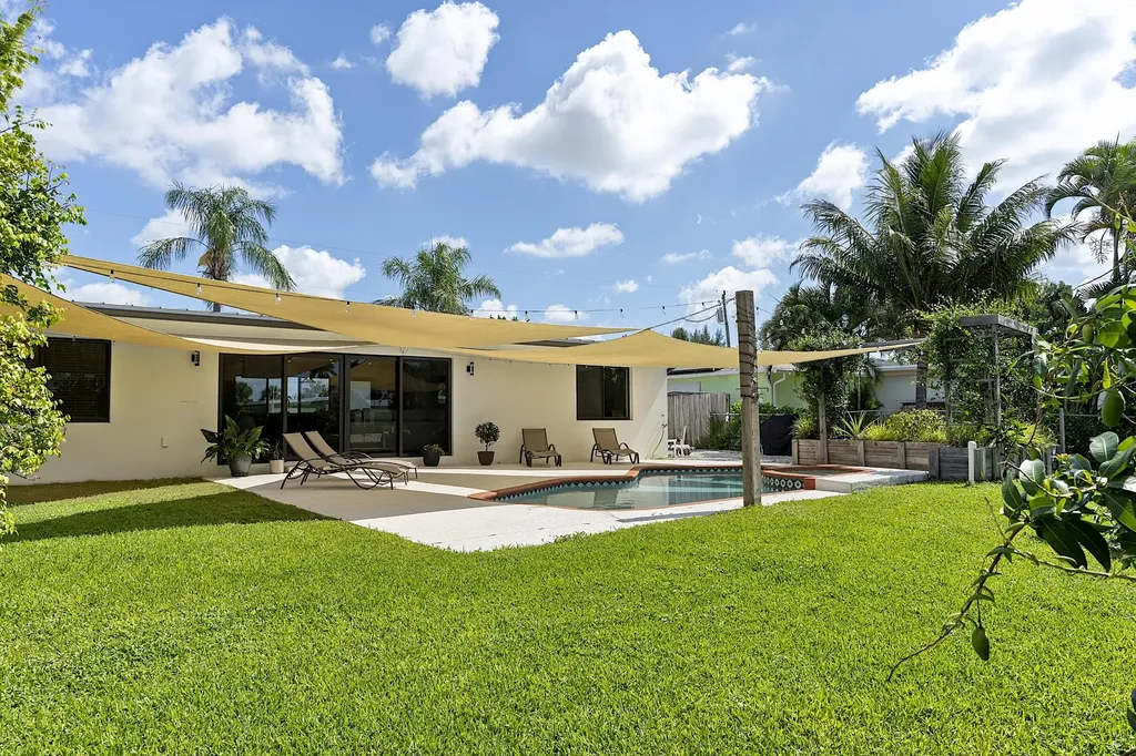 1510 Carandis Circle Lake Clarke Shores FL 33406
