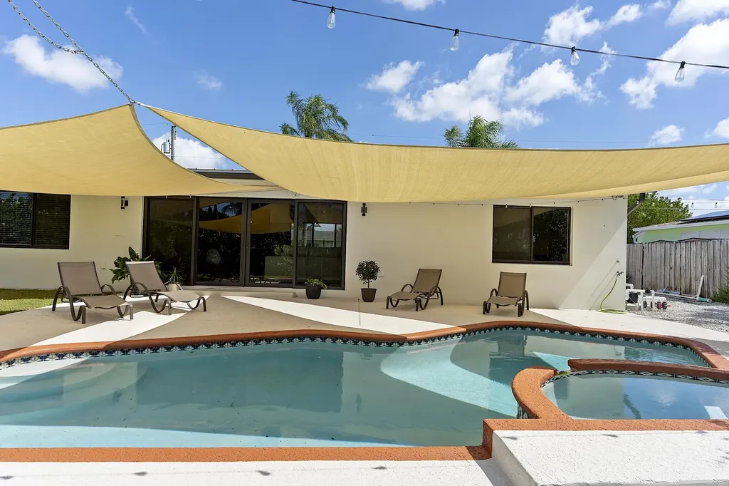 1510 Carandis Circle Lake Clarke Shores FL 33406
