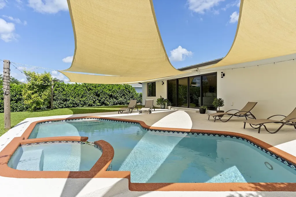 1510 Carandis Circle Lake Clarke Shores FL 33406