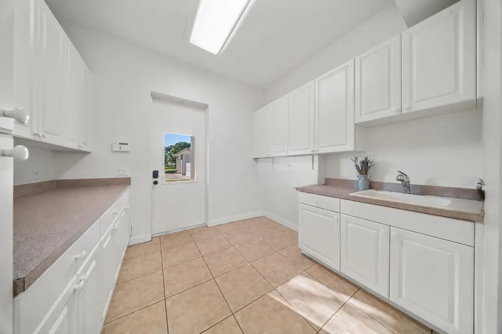 8686 Andrews Avenue Fort Pierce FL 34945