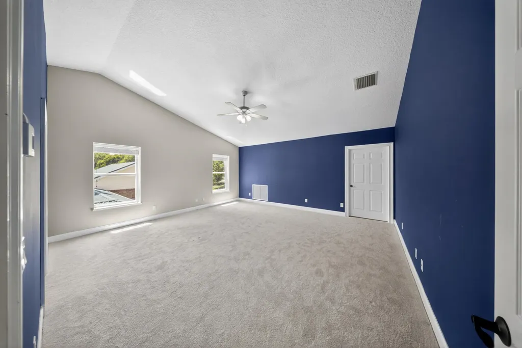 8686 Andrews Avenue Fort Pierce FL 34945