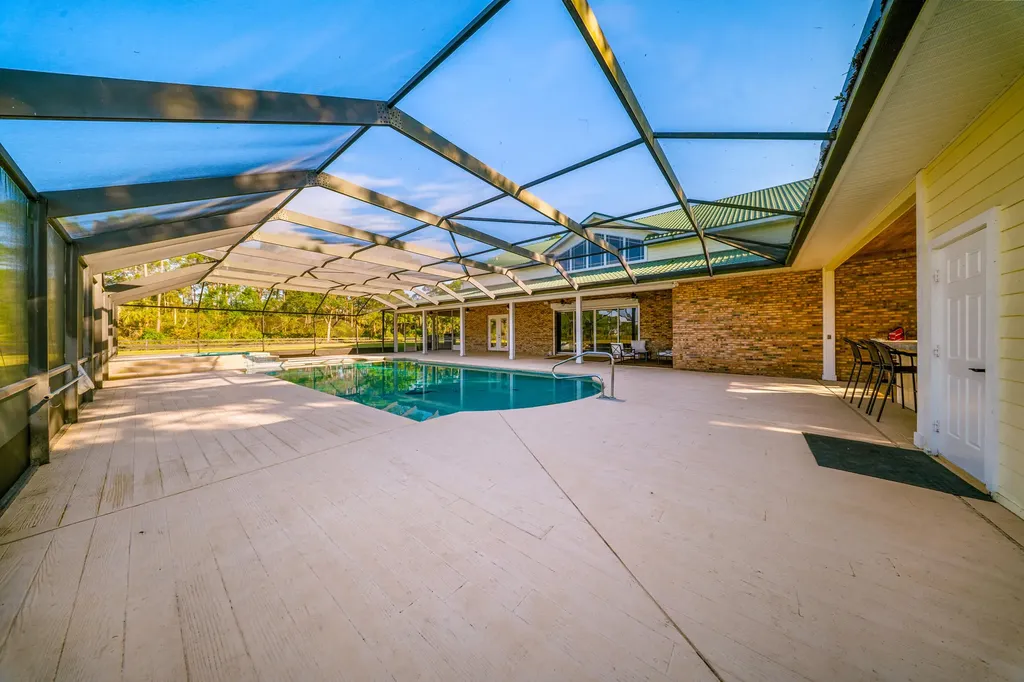 8686 Andrews Avenue Fort Pierce FL 34945