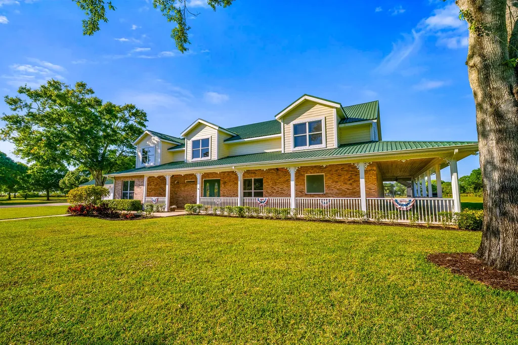 8686 Andrews Avenue Fort Pierce FL 34945