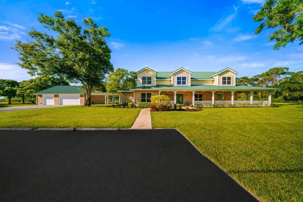 8686 Andrews Avenue Fort Pierce FL 34945