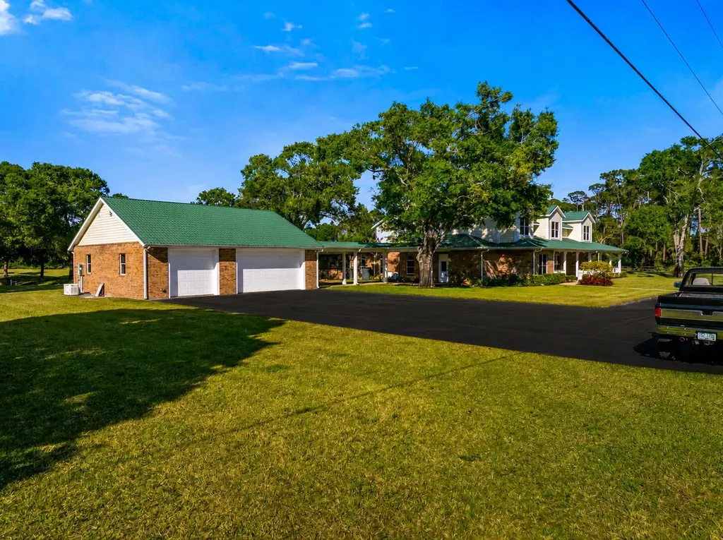8686 Andrews Avenue Fort Pierce FL 34945