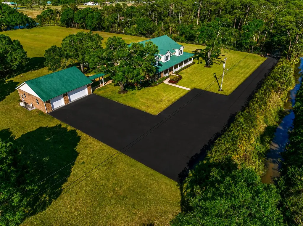 8686 Andrews Avenue Fort Pierce FL 34945