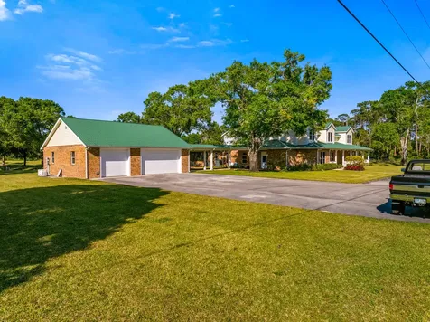 8686 Andrews Avenue Fort Pierce FL 34945