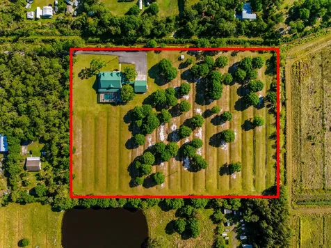 8686 Andrews Avenue Fort Pierce FL 34945