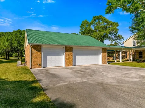 8686 Andrews Avenue Fort Pierce FL 34945