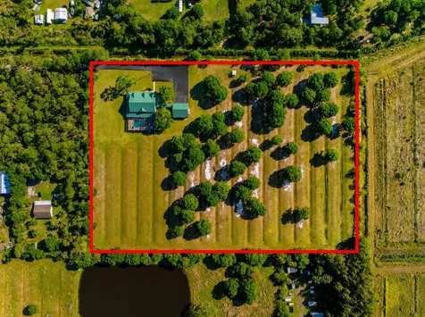 8686 Andrews Avenue Fort Pierce FL 34945