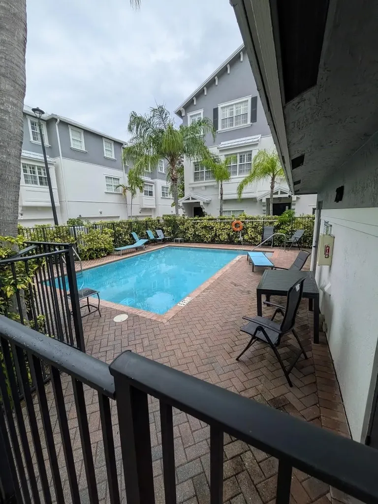 290 NE 5th Avenue Delray Beach FL 33483