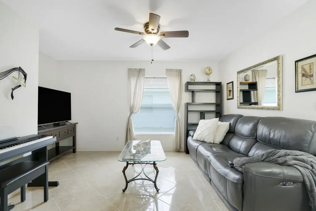 5335 Vernio Lane Boynton Beach FL 33437
