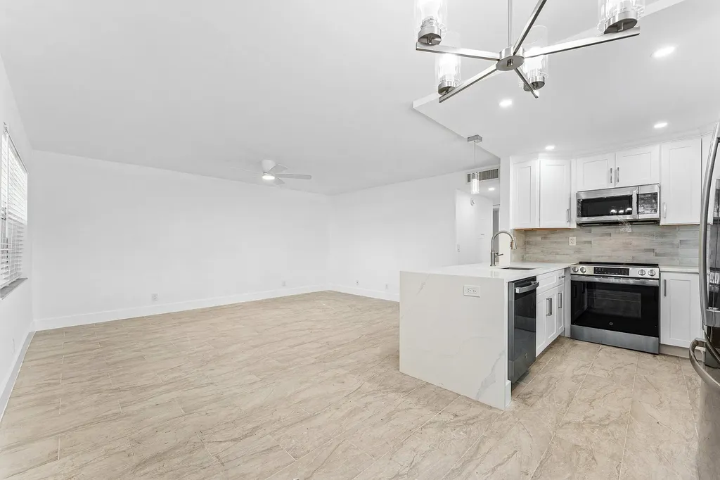 790 Burgundy Q Delray Beach FL 33484