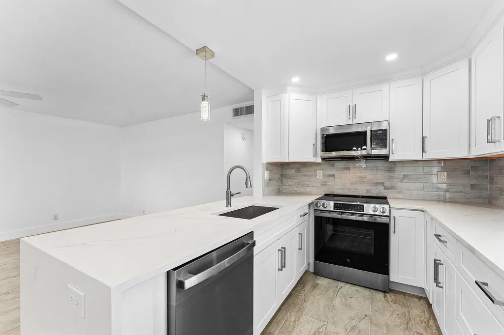 790 Burgundy Q Delray Beach FL 33484