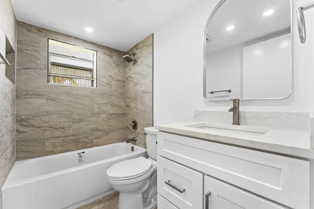 790 Burgundy Q Delray Beach FL 33484