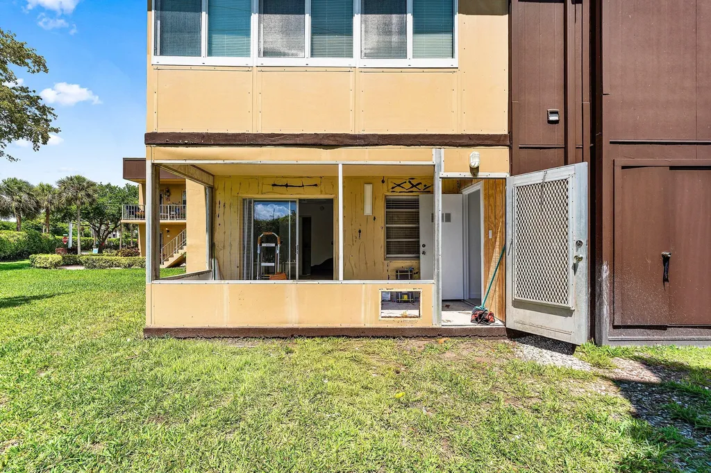 790 Burgundy Q Delray Beach FL 33484