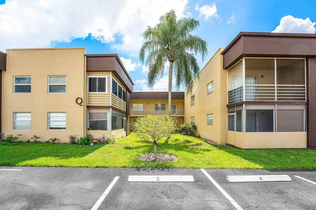 790 Burgundy Q Delray Beach FL 33484
