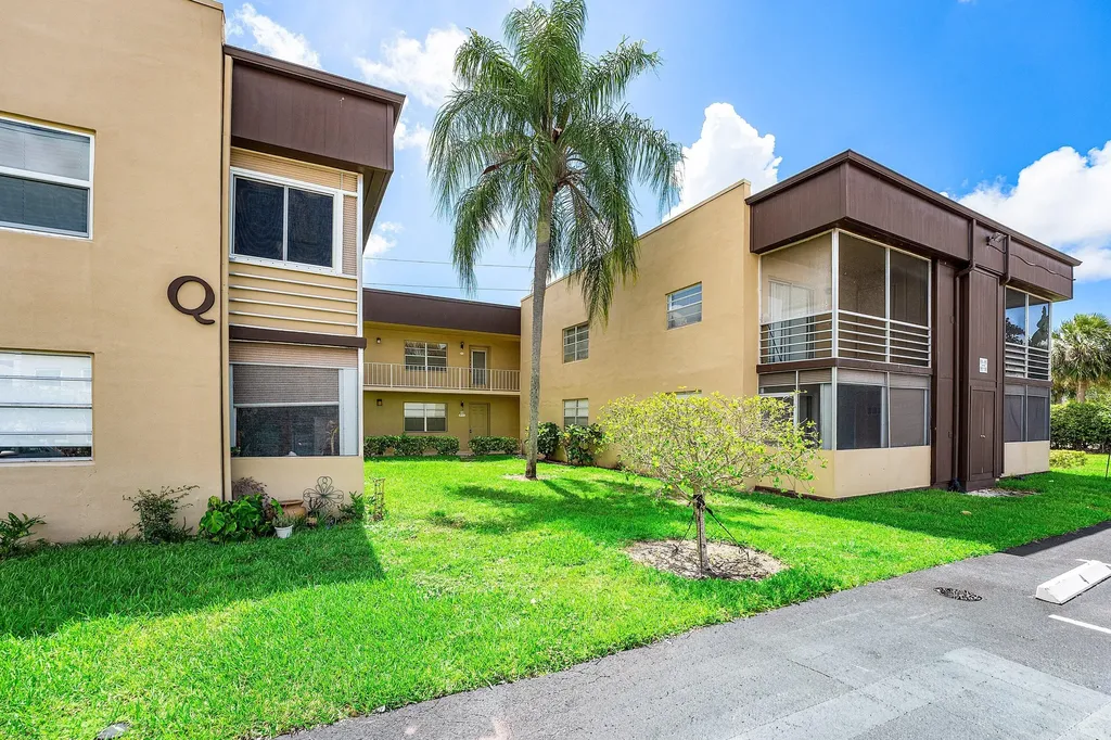 790 Burgundy Q Delray Beach FL 33484