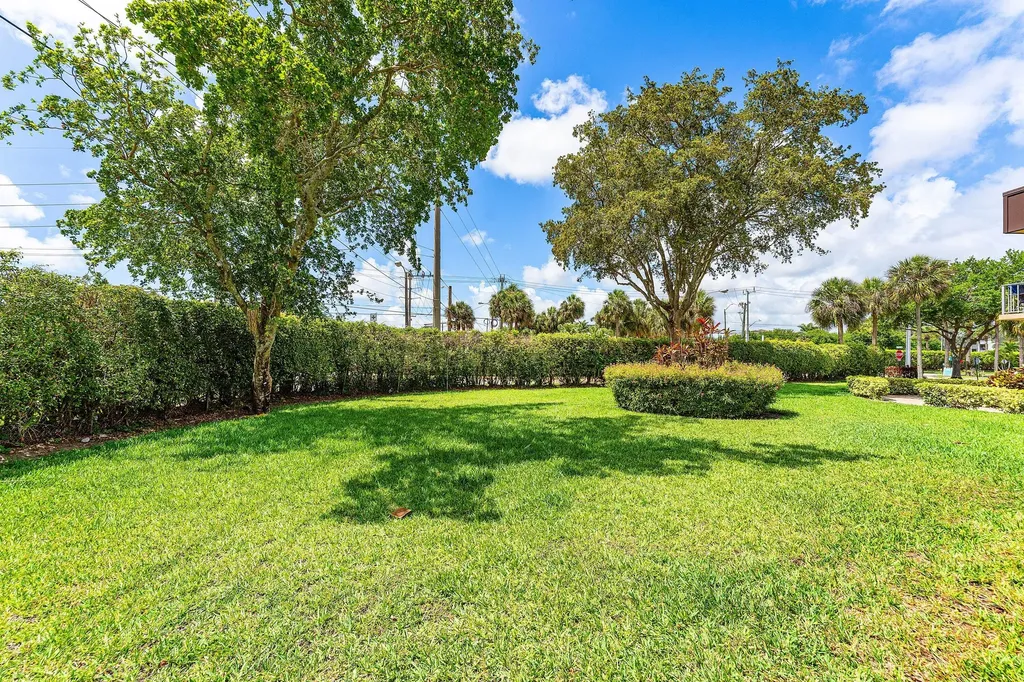 790 Burgundy Q Delray Beach FL 33484