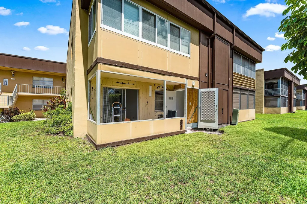 790 Burgundy Q Delray Beach FL 33484
