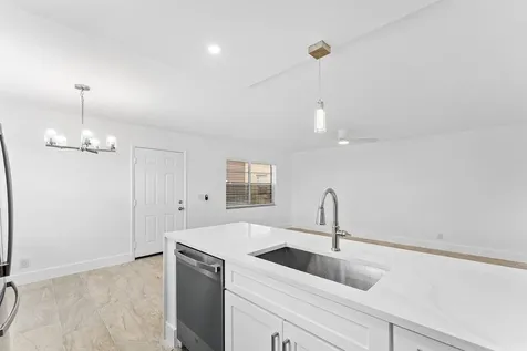 790 Burgundy Q Delray Beach FL 33484