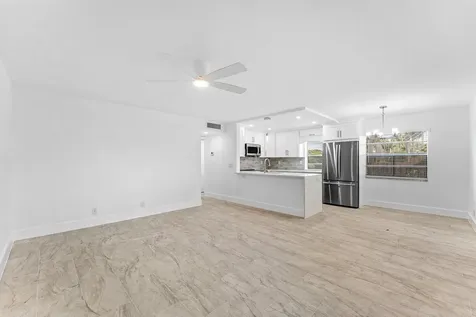 790 Burgundy Q Delray Beach FL 33484
