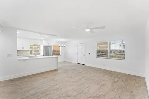 790 Burgundy Q Delray Beach FL 33484