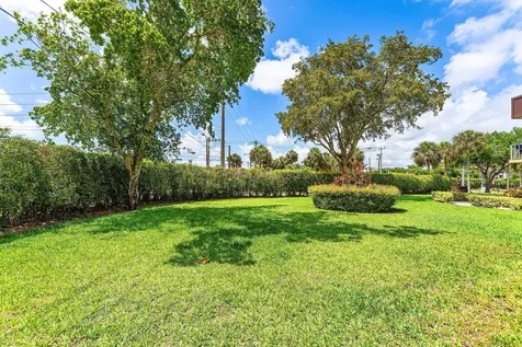 790 Burgundy Q Delray Beach FL 33484