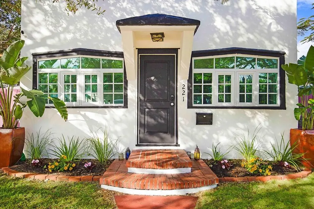 221 N Ocean Breeze Lake Worth Beach FL 33460