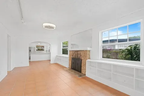 221 N Ocean Breeze Lake Worth Beach FL 33460
