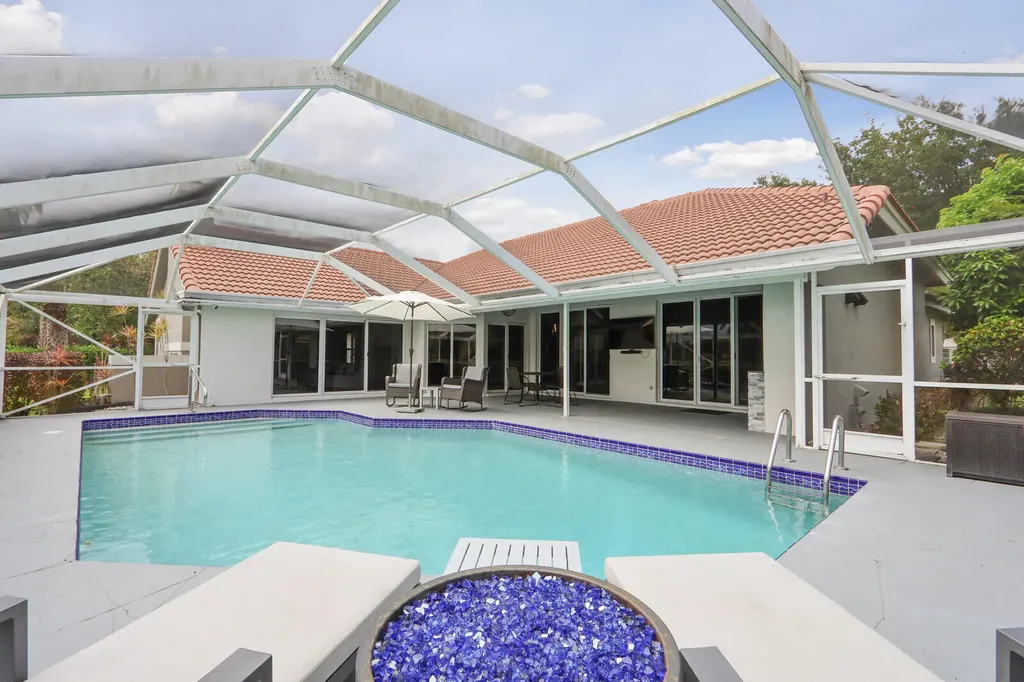 2 Old Fence Road Palm Beach Gardens FL 33418