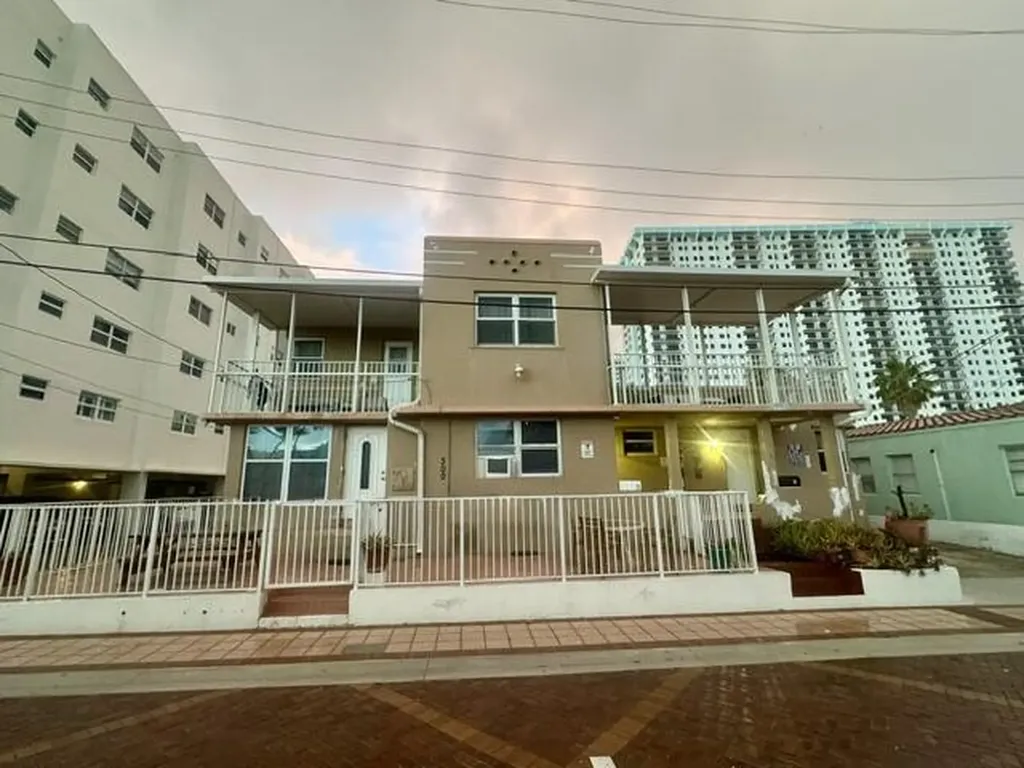 300 Georgia Street Hollywood FL 33019