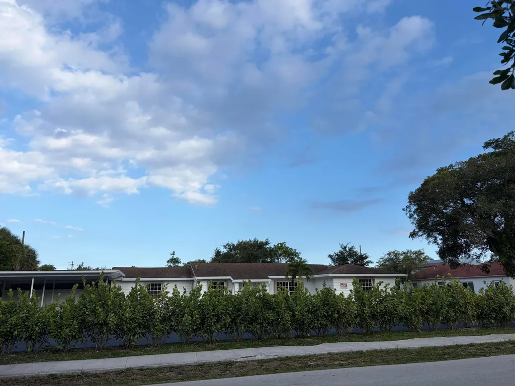 202 Palm Court Delray Beach FL 33444