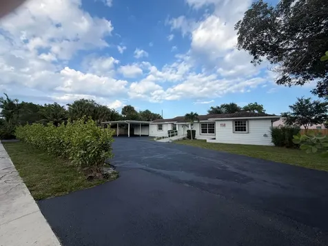 202 Palm Court Delray Beach FL 33444