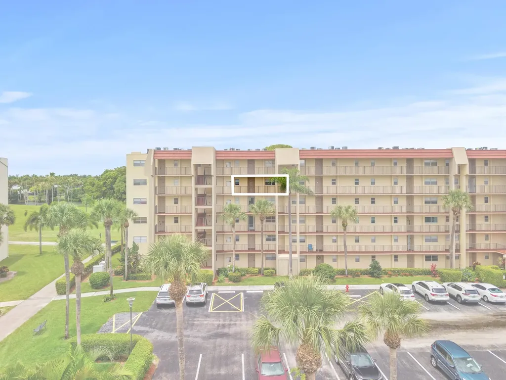 3755 Via Poinciana Greenacres FL 33467