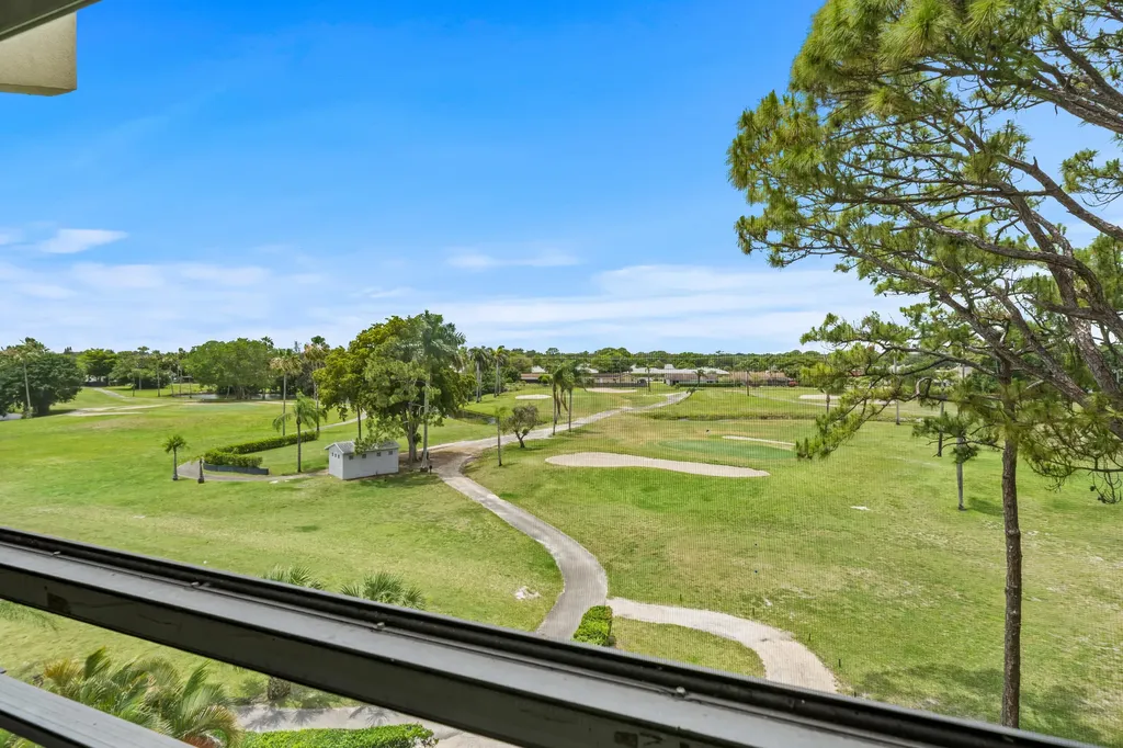 3755 Via Poinciana Greenacres FL 33467