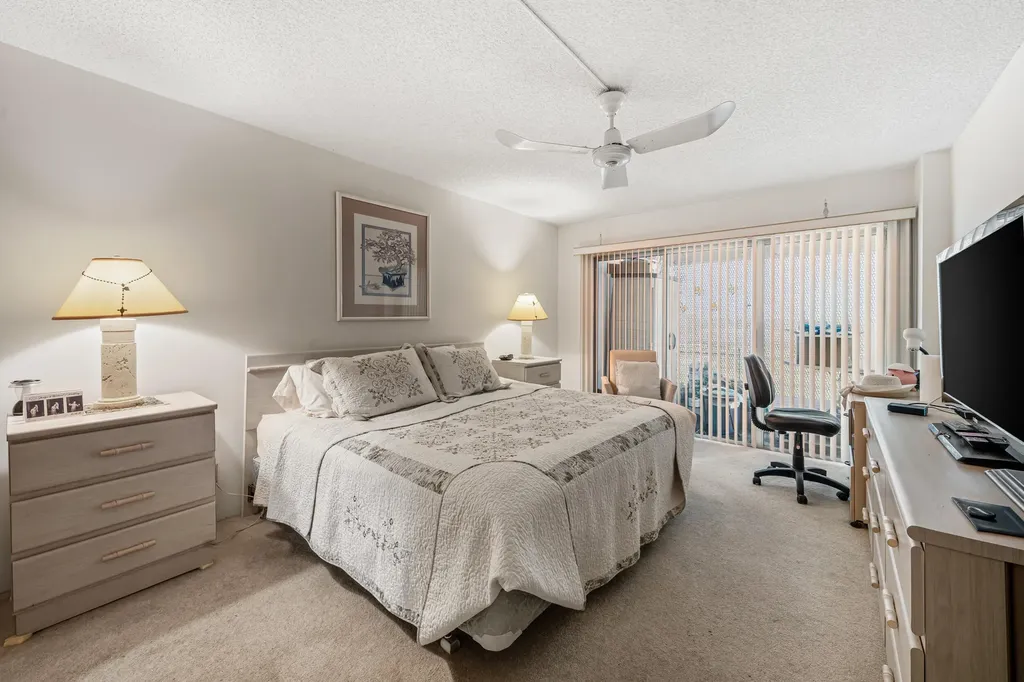 3755 Via Poinciana Greenacres FL 33467