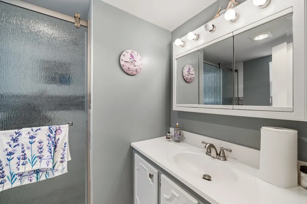 3755 Via Poinciana Greenacres FL 33467